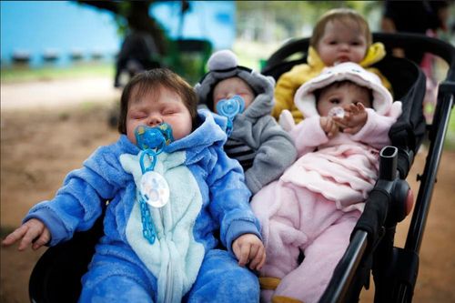 Búp bê siêu thực thổi bùng tranh cãi tại Brazil