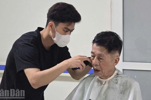 Mô hình y tế tích hợp: Từ mái tóc đến sức khỏe toàn diện