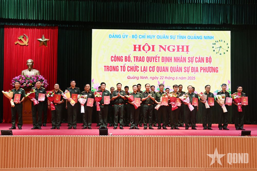 Đảng ủy - Bộ CHQS tỉnh Quảng Ninh: Công bố, trao quyết định nhân sự cán bộ