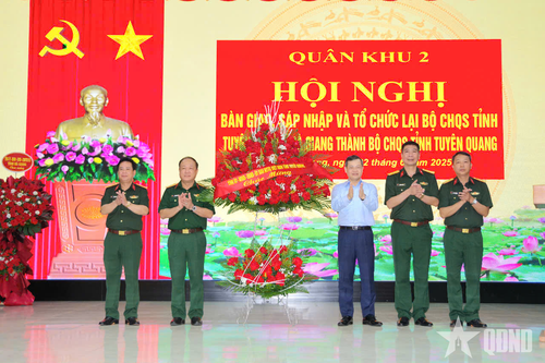 Bàn giao, sáp nhập và tổ chức lại Bộ CHQS tỉnh Tuyên Quang