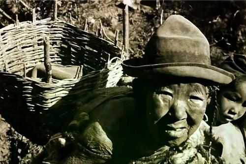 Ảnh đối lập giữa quý tộc và người dân Tây Tạng 100 năm trước