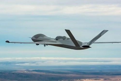 MQ-20 Avenger đổi phần mềm giữa không trung, hạ mục tiêu như phim viễn tưởng