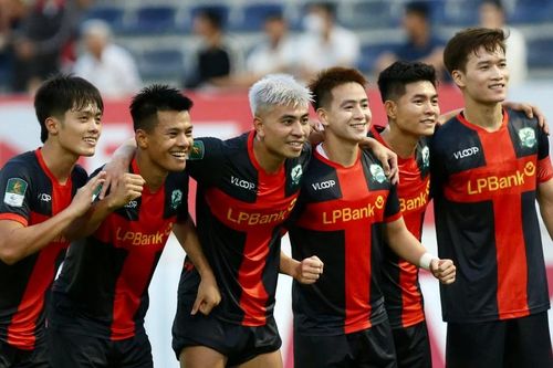 Đội bóng của Hoàng Đức lập hàng loạt kỷ lục