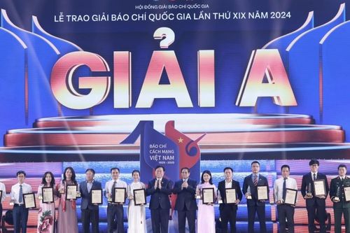 Tôn vinh 100 năm nền báo chí cách mạng Việt Nam: 'Thép trong bút, lửa trong tim'