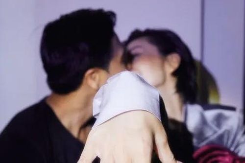 Phía sau màn cầu hôn của Lê Thu Trang