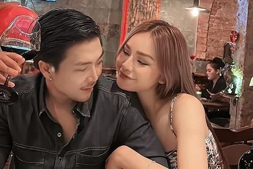 Người mẫu Lê Thu Trang khóc như mưa vì được diễn viên Quang Sơn quỳ gối cầu hôn