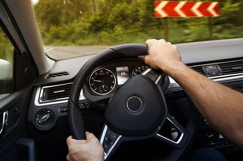10 thói quen lái xe tưởng vô hại nhưng âm thầm 'phá hỏng' xe bạn