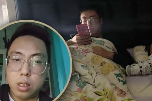 Nghỉ việc lương cao để ở nhà chăm con, 'bố bỉm sữa' bị viêm khớp, trầm cảm