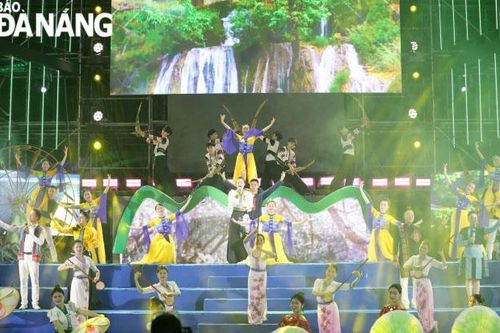 Đặc sắc chương trình nghệ thuật 'Sắc màu Sơn La'
