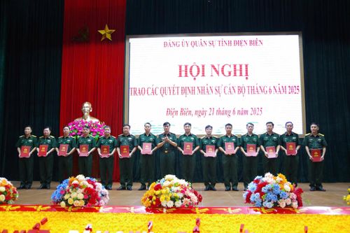 Điện Biên công bố quyết định công tác cán bộ quân sự