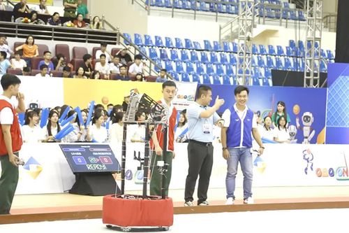 Trường đại học Lạc Hồng vinh danh đội tuyển vô địch robot 2025
