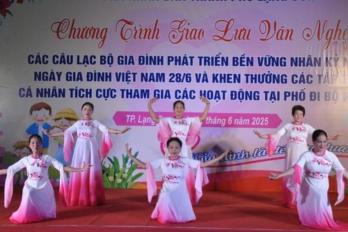 Thành phố Lạng Sơn: Giao lưu văn nghệ các câu lạc bộ gia đình phát triển bền vững