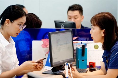 Từ 1/7/2025, ngừng giao dịch thẻ từ ATM, các ngân hàng hỗ trợ chuyển đổi