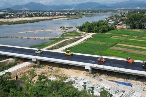 Siết chặt bảo đảm an toàn thi công cao tốc Bắc - Nam qua Bình Định