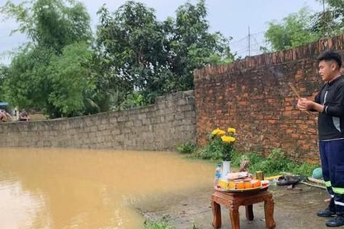 Thái Nguyên: Một người bị nước lũ cuốn trên phố và tử vong