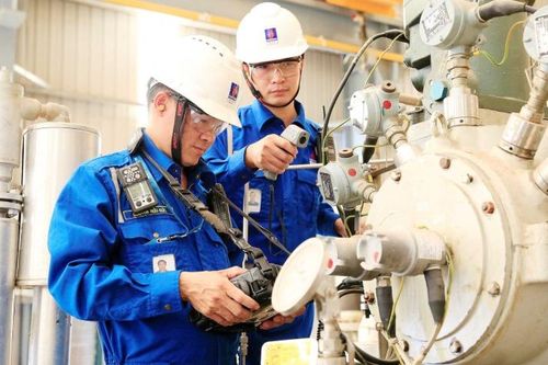 Thu hút nhân lực chất lượng cao vào khu vực công