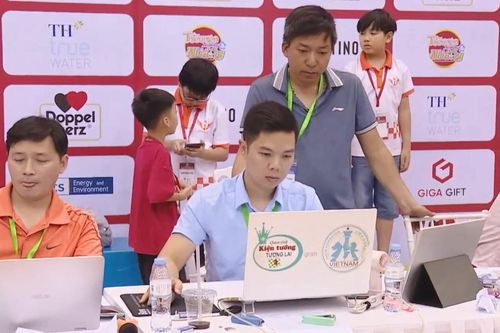 Trọng tài cờ vua không đơn thuần là bấm giờ