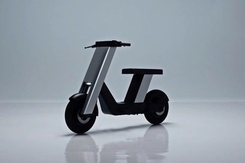 Xe máy điện 'lai' xe đạp có giá hơn 90 triệu đồng