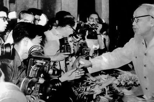 Người làm báo học và làm theo Bác