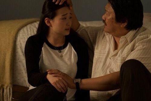 Bị bố dượng đuổi ra khỏi nhà khi vừa tròn 18 tuổi, 5 năm sau tôi quỳ xuống cảm ơn ông