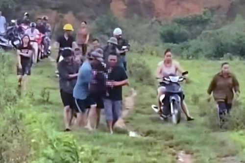 Bé gái đi chăn bò bị sét đánh tử vong
