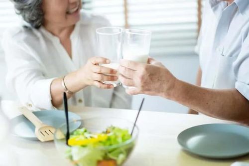 4 thay đổi chế độ ăn uống để ngăn ngừa loãng xương