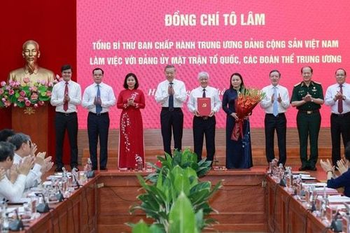 Tổng Bí thư trao quyết định chức năng, tổ chức bộ máy Cơ quan Ủy ban TƯ MTTQ Việt Nam