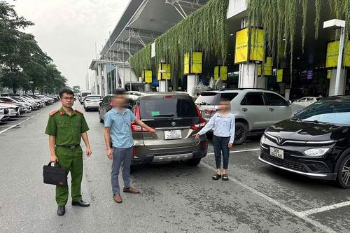 Phát hiện, xử lý đối tượng cò mồi lừa đảo khách tại nhà ga T2 Nội Bài