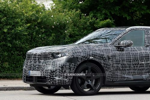 SUV điện BMW iX5 bản hiệu năng cao chạy thử trên đường
