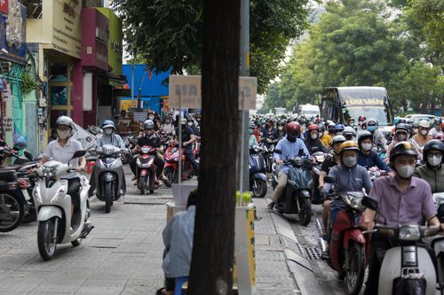 Giao thông TP.HCM trái ngược sau 6 tháng