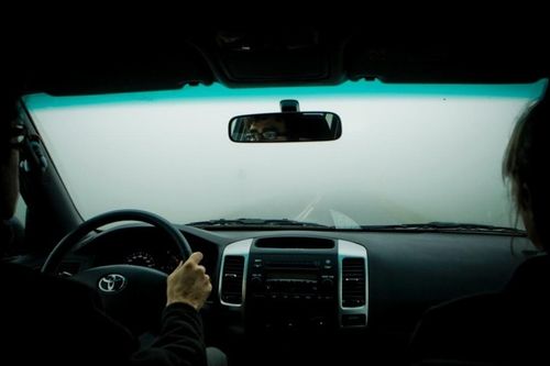 Hệ thống hỗ trợ lái xe trong sương mù hoạt động ra sao?