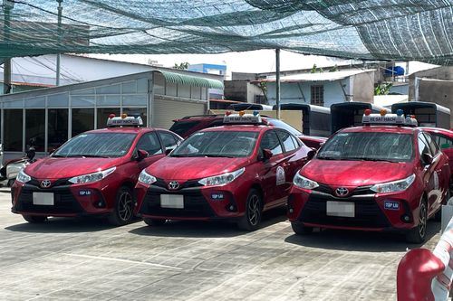 Trường dạy lái đông đúc sau gần nửa năm hoãn thi