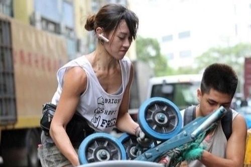 Hot girl bốc vác 'xinh nhất Hong Kong' sau 8 năm viral khắp cõi mạng
