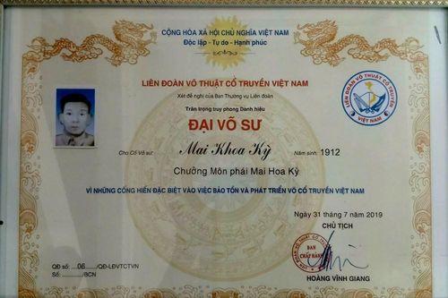 Người 'tiếp lửa' gia phong cho các thế hệ con cháu