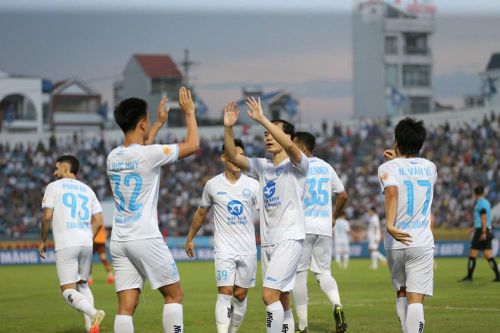 Không cá nhân nào lớn hơn tập thể