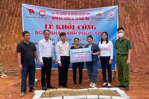 Từ ánh đèn đến 'mái ấm' biết nói
