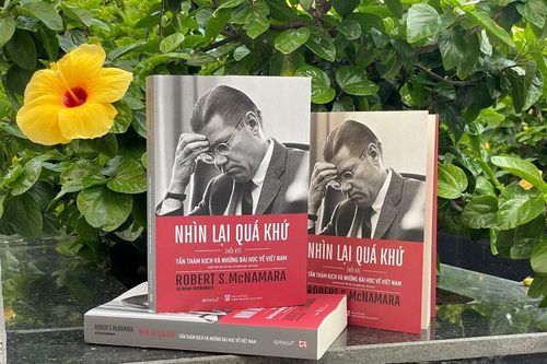 Ra mắt sách 'Nhìn lại quá khứ - Tấn thảm kịch và những bài học về Việt Nam'