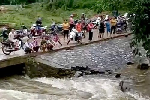Tuyên Quang: Một người bị lũ cuốn mất tích khi đi qua cầu tràn