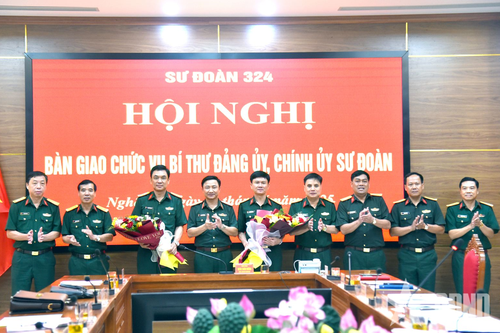 Bàn giao chức vụ Bí thư Đảng ủy, Chính ủy Sư đoàn 324