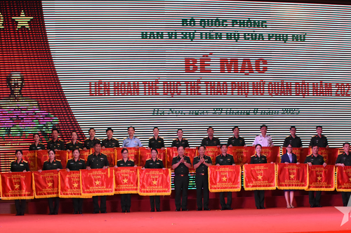 Thượng tướng Lê Huy Vịnh dự bế mạc Liên hoan Thể dục thể thao Phụ nữ Quân đội năm 2025
