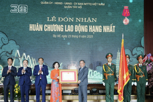 Quận Tây Hồ (TP Hà Nội) đón nhận Huân chương Lao động hạng Nhất