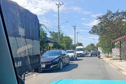 Bất lực nhìn xe 'né' trạm!