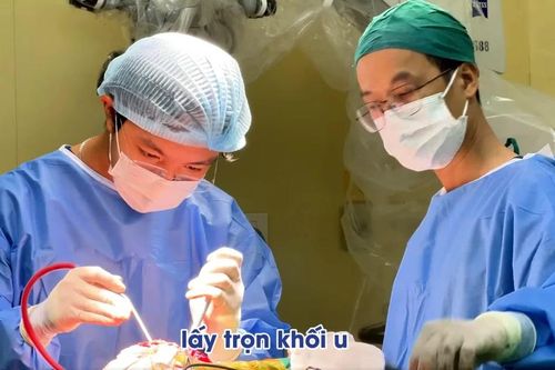 Người phụ nữ vô tình phát hiện u màng não to như quả quýt