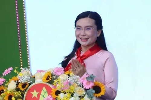 Tôn vinh 80 'Cánh én hồng' cống hiến bền bỉ vì thế hệ măng non