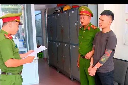 Tạm giữ đối tượng hành hung nhân viên y tế