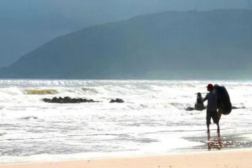 Lật thuyền thúng, một ngư dân rơi xuống biển tử vong