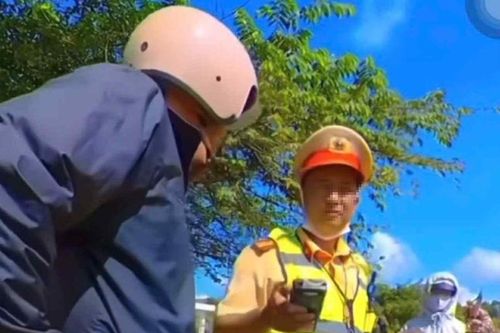 Đề nghị điều chuyển khỏi lực lượng một CSGT có lời nói khiếm nhã khi đo nồng độ cồn