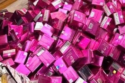 Khởi tố nữ giám đốc sản xuất mỹ phẩm từ kem trôi nổi, dán nhãn 'cao cấp'