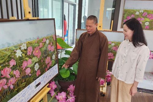 Nữ họa sĩ mở không gian nghệ thuật, chỉ trưng bày một bức tranh duy nhất