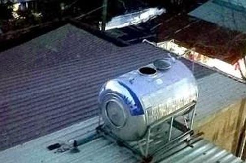 Thợ sửa nhà kể phút 'lạnh gáy' khi ngó vào bồn nước thấy có bộ xương người